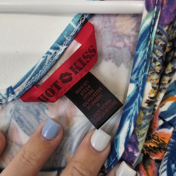 TROPICAL Hot Kiss M Crop Top Hawaiian Style Shirt; Bought in Vegas; Used Once - Picture 4 of 6